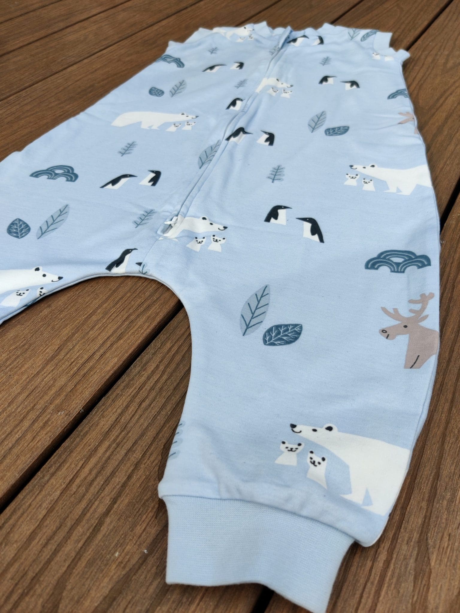 picture of a baby sleeping bag feet, blue with polar bear design and ykk zip