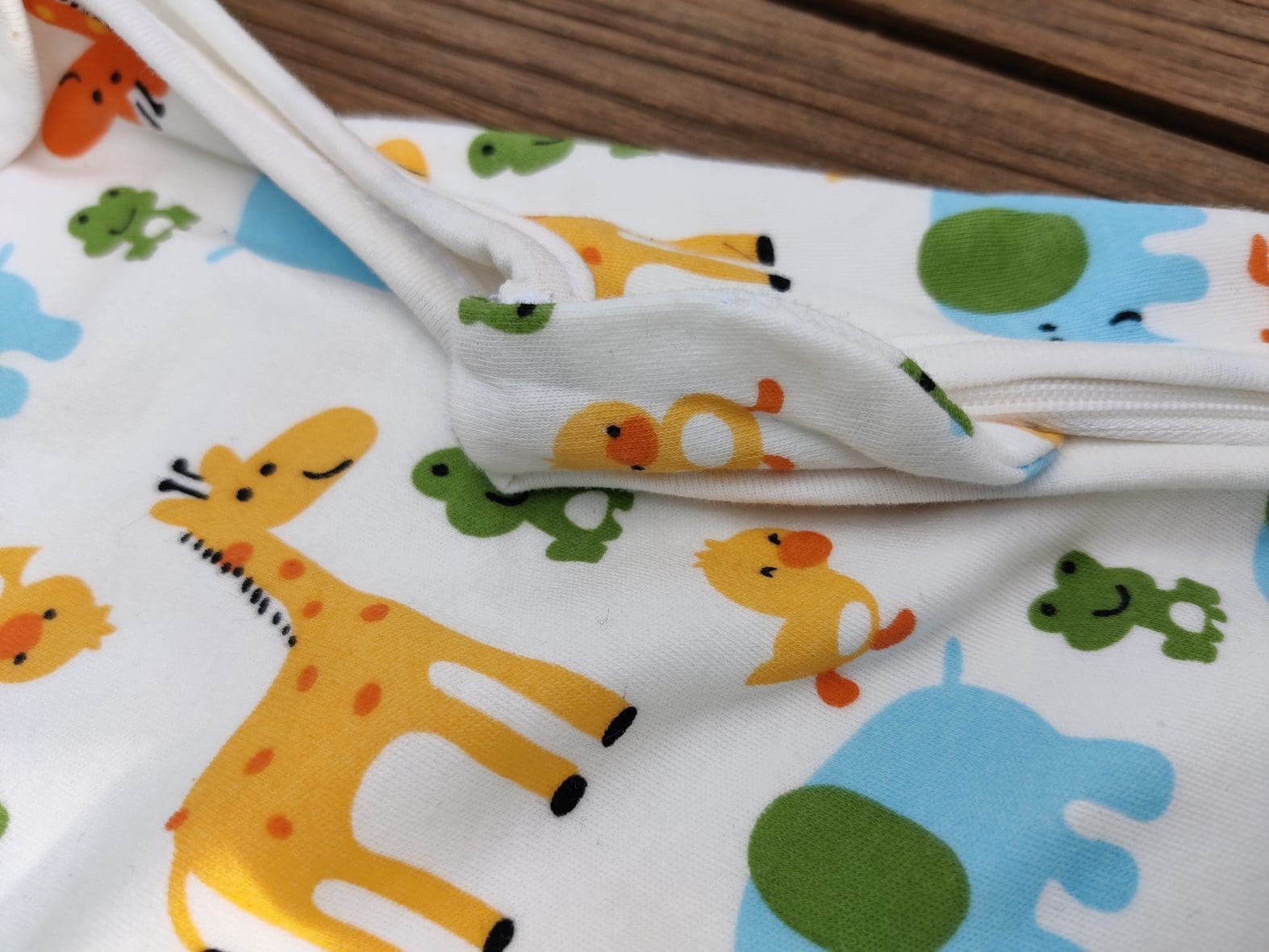 picture of organic cotton baby sleeping bag with animals print. picture of the zip